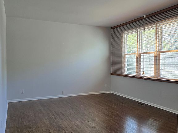 3rd image of 302 Halls Mill Dr
