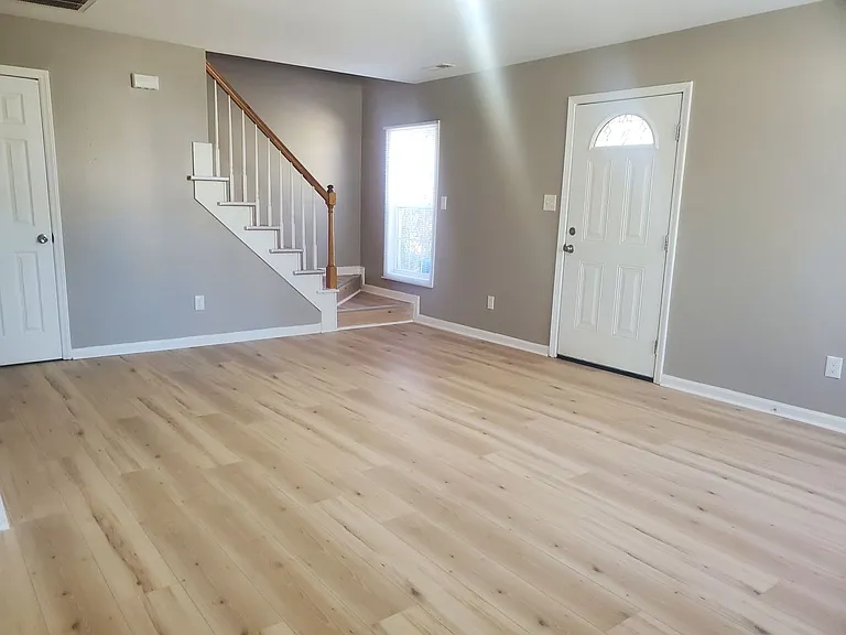1136 Drew St — Photo 5