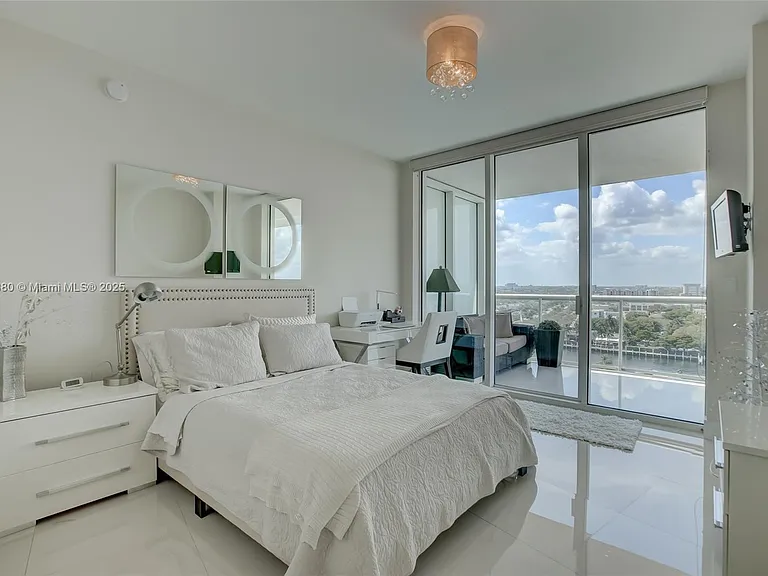 1 N Ocean Blvd #1011 — Photo 17