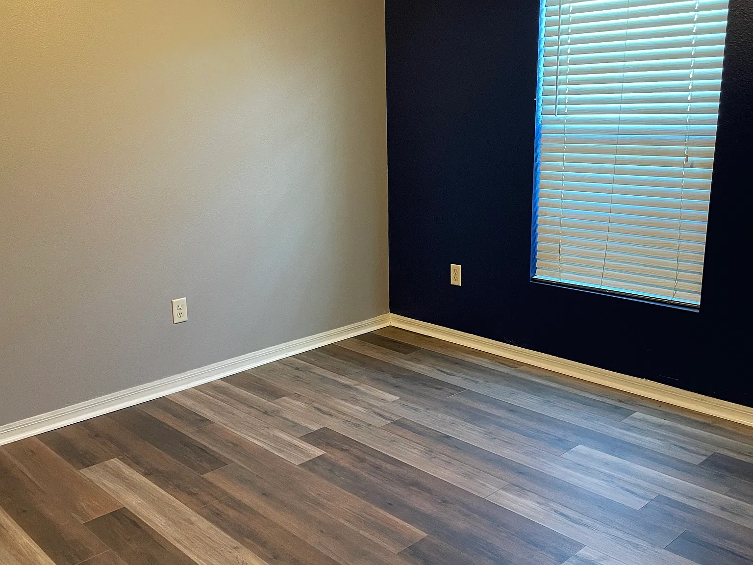 27032 Mary Ave — Photo 4