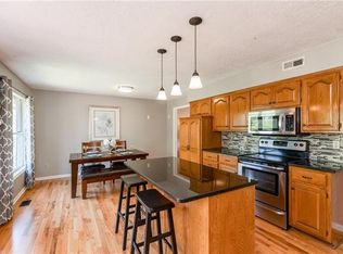 1221 SW Crossing Dr, Lees Summit, MO 64081