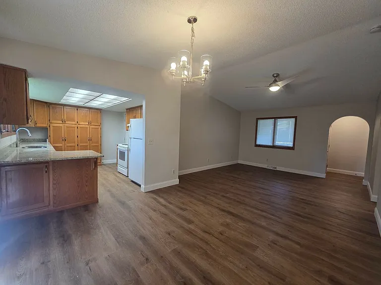 328 S Kiowa Ct — Photo 6
