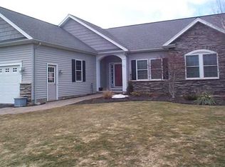 26 Peaceful Harbor Ln, Webster, NY 14580