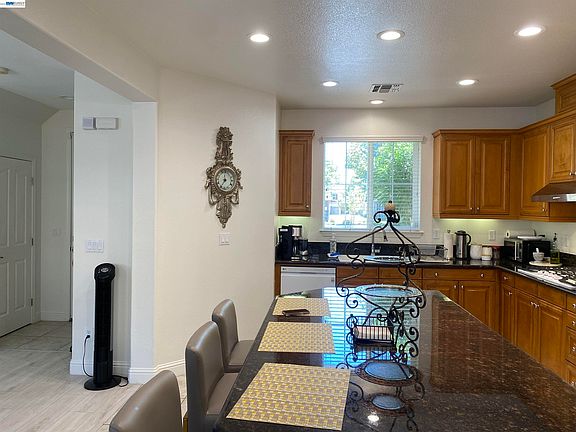 3rd image of 427 N Estes Way