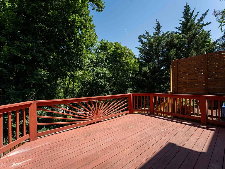 18246 Fox Chase Cir — Photo 24