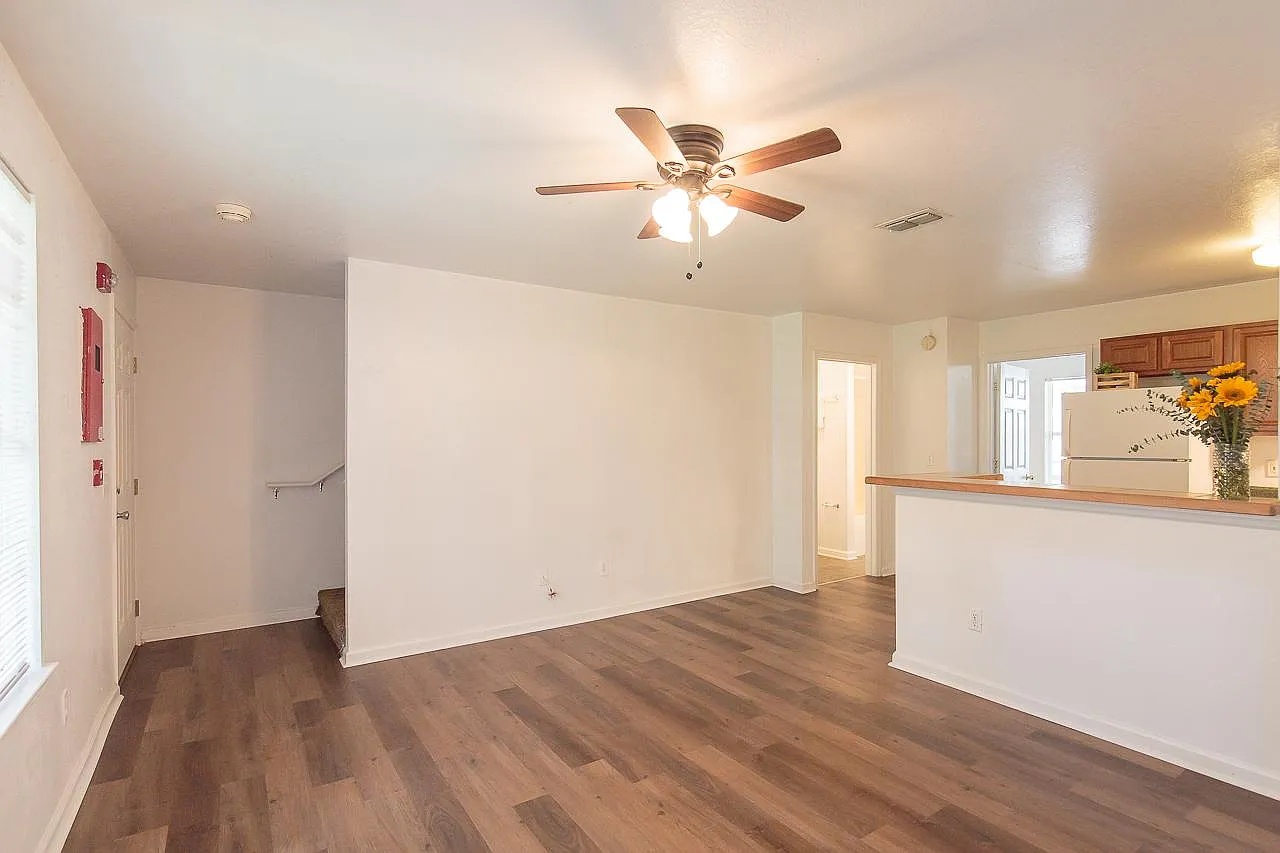 726 West Georgia Street - Unit 4 — Photo 4