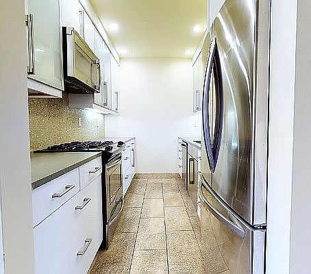 3rd image of 180 W 81st St #4W