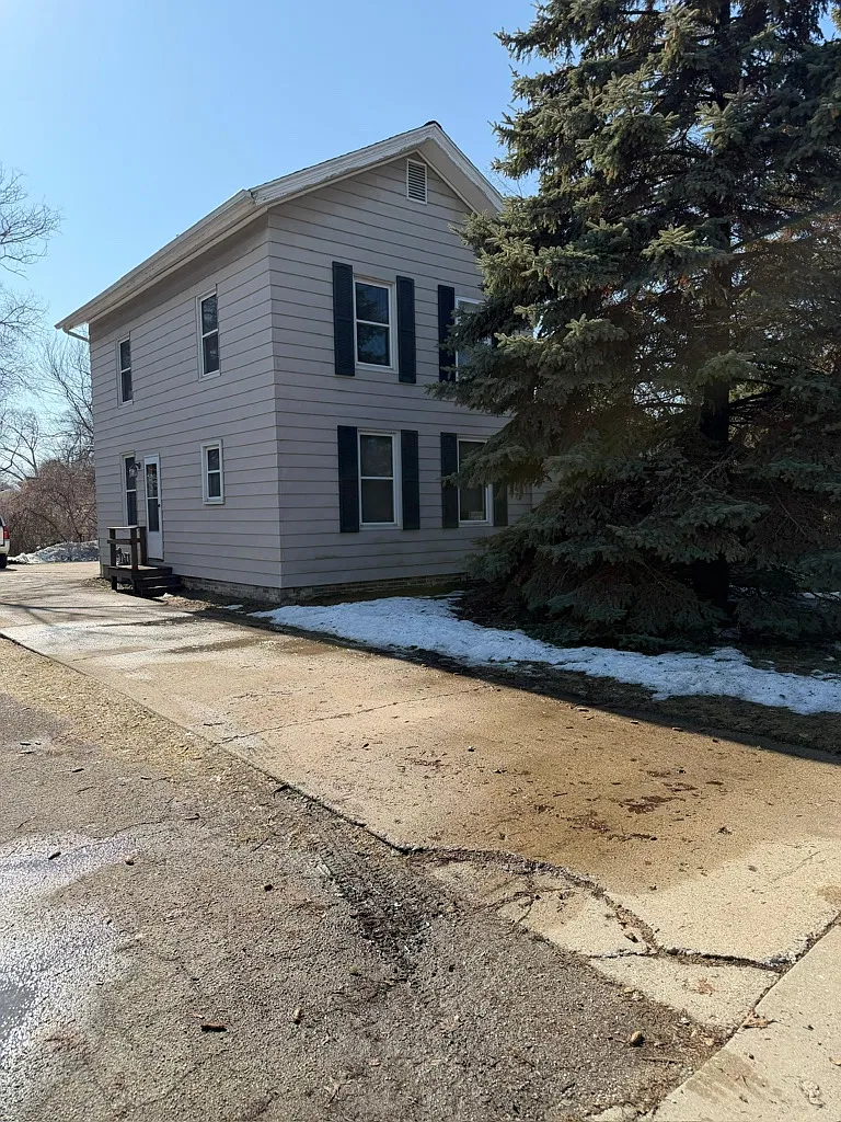 3 bed, 1495 sqft, $2,300 — Photo 2
