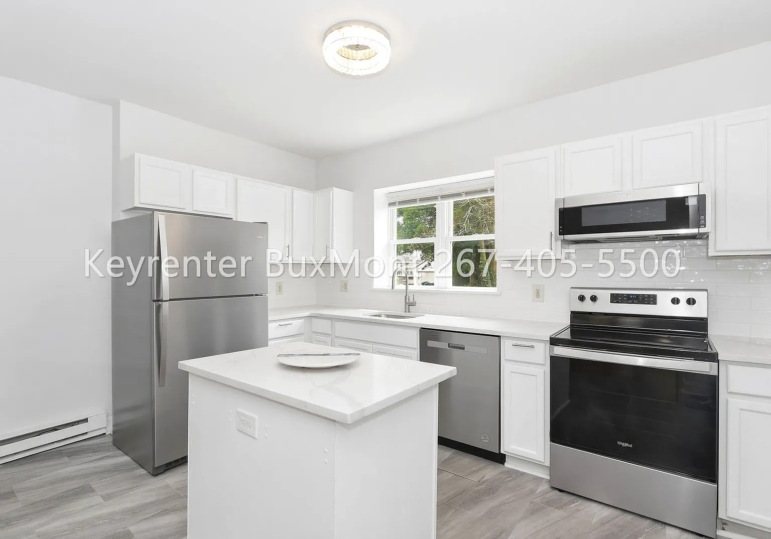 Renovated 4BR Twin with Wraparound Porch in Lansdale Borough — Photo 2
