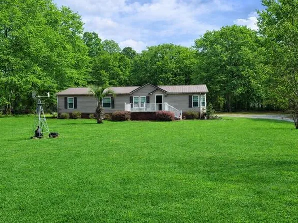 1044 Hickory Dr, Summerton, SC 29148