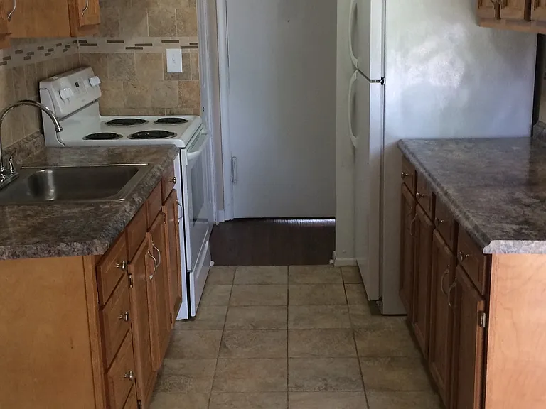 Cedarwood Estates Apartments — Photo 24
