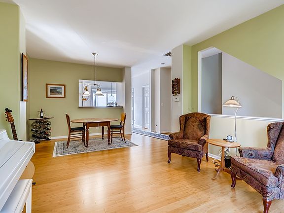 5th image of 976 Mayfair Ct #4-8