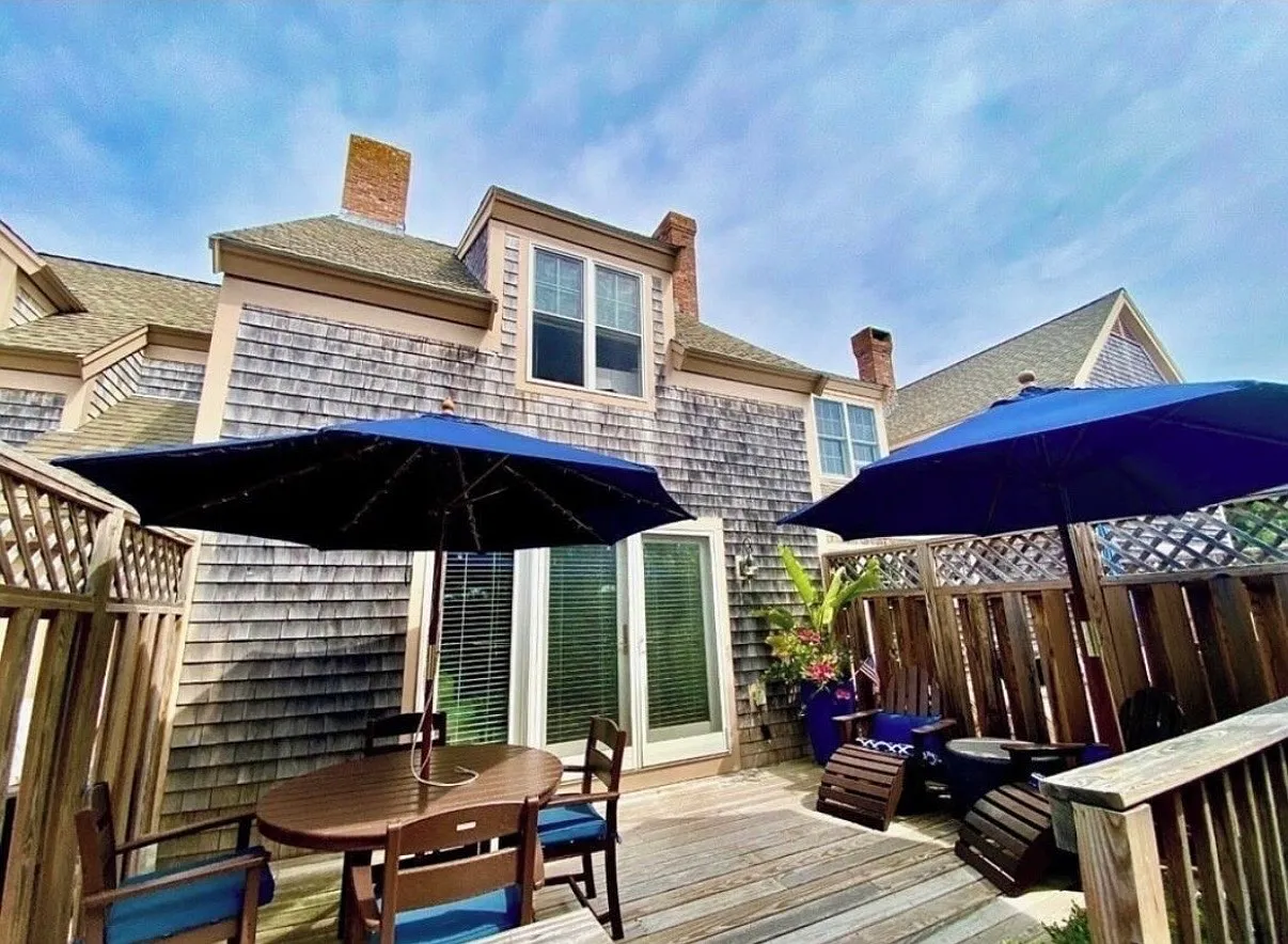 2 bed, 1.5 bath, 1022 sqft, $2,500 — Photo 2