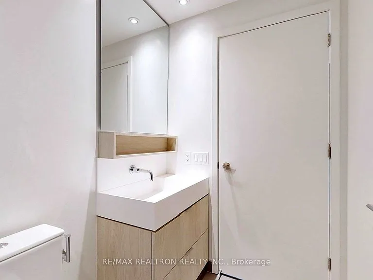 5 Soudan Ave #1628 — Photo 29