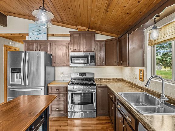 4th image of 245 Derby Ct