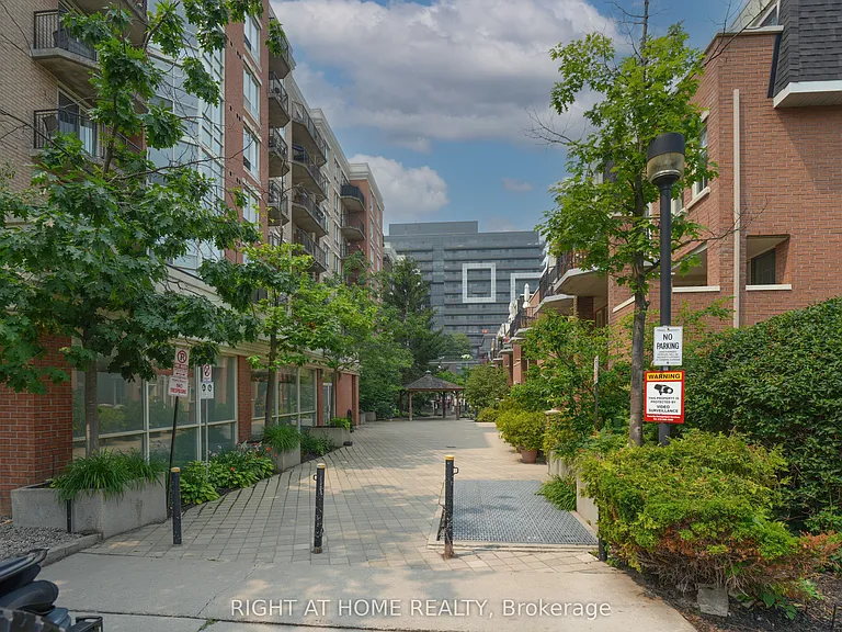 1000 King St W #220 — Photo 23