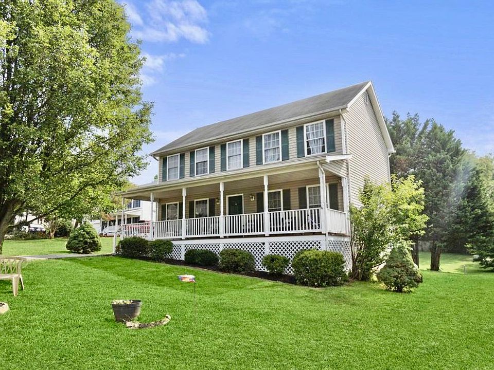 1st image of 744 Amanda Ct
