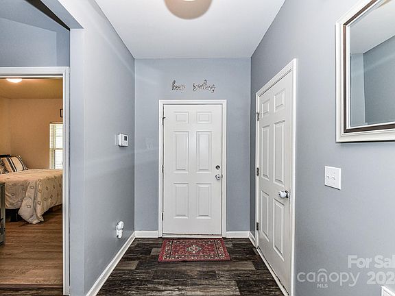 4th image of 129 Maggie Dr