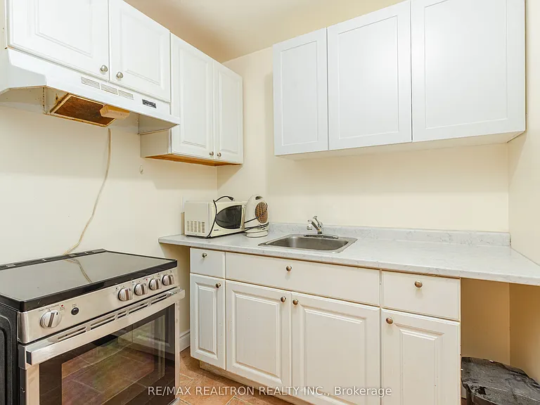 975 Albion Rd #975A — Photo 31
