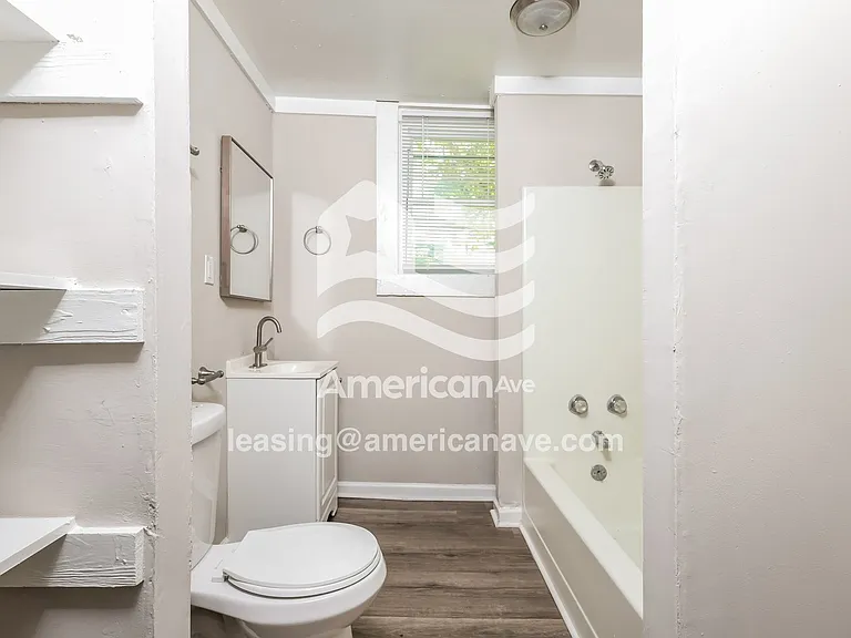 676021_014_wm_-_main_bathroom_12886979.jpg