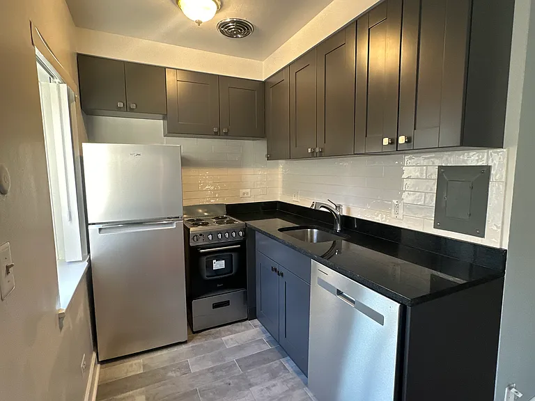 3900 N Pine Grove Ave #319 — Photo 1
