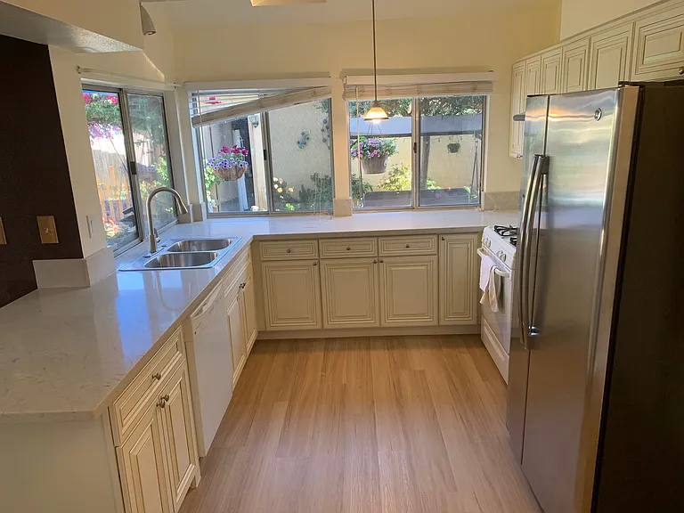 23689 Parkland Ave — Photo 3