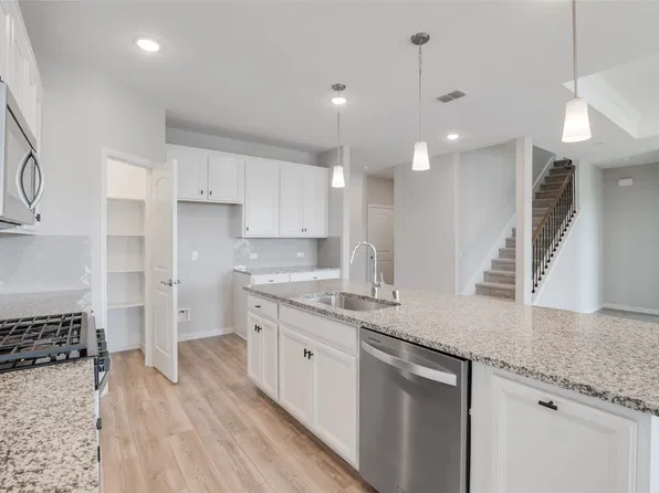 215 Hadley Ln, Fate, TX 75087