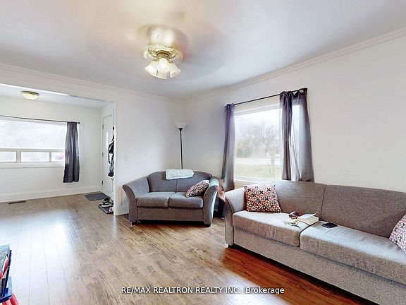 4th image of 156 The Queensway St S