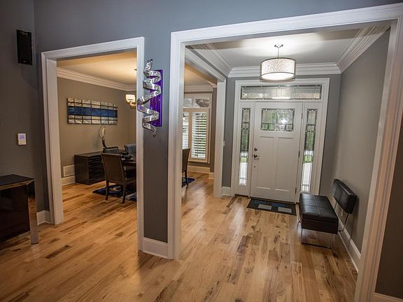 2nd image of 809 Far Country Dr