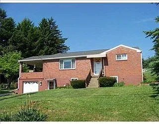 213 Hickory St photo 1
