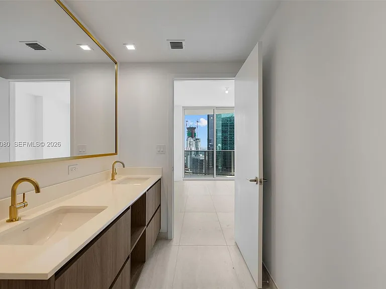 77 SE 5th St #Penthouse 01 — Photo 8