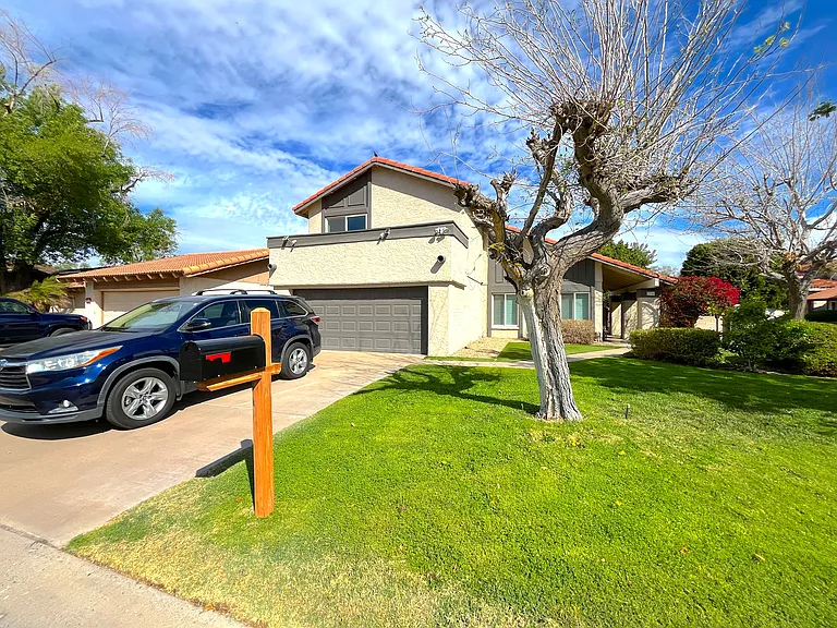 970 E Lobster Trap Ln — Photo 1