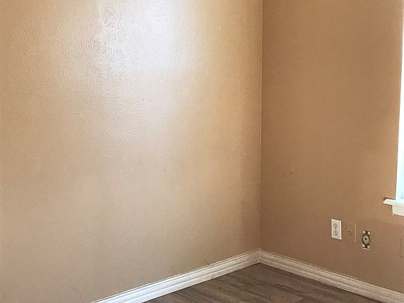4th image of 2205 Hanley St