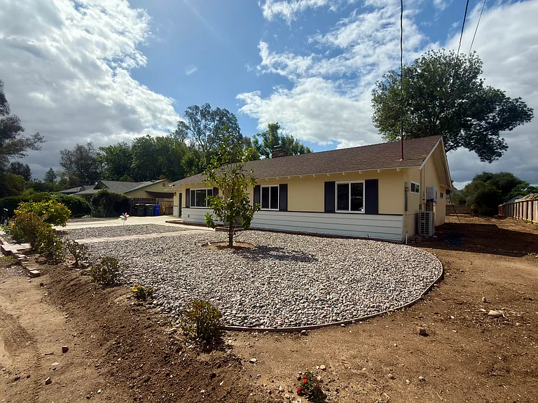 831 Monticello Dr — Photo 3
