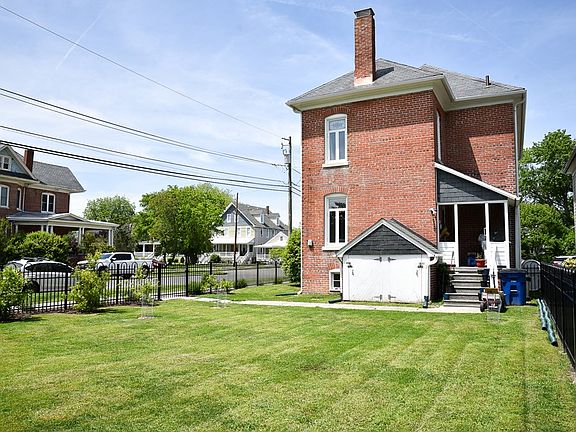 4th image of 600 Monroe Ave