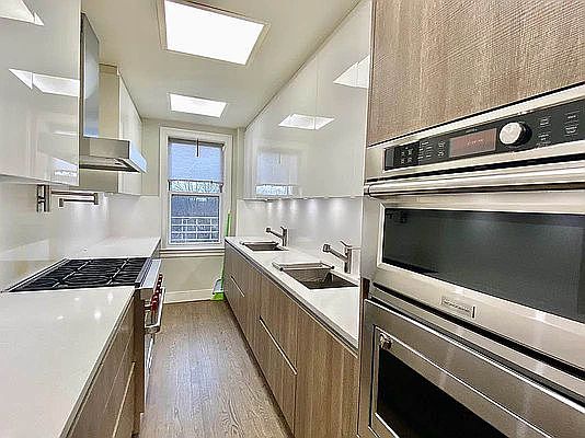 3rd image of 4499 Henry Hudson Pkwy W #4B