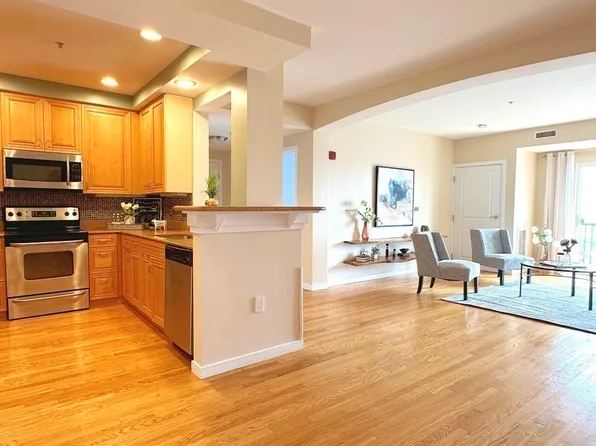 175 Cottage St APT 711, Chelsea, MA 02150
