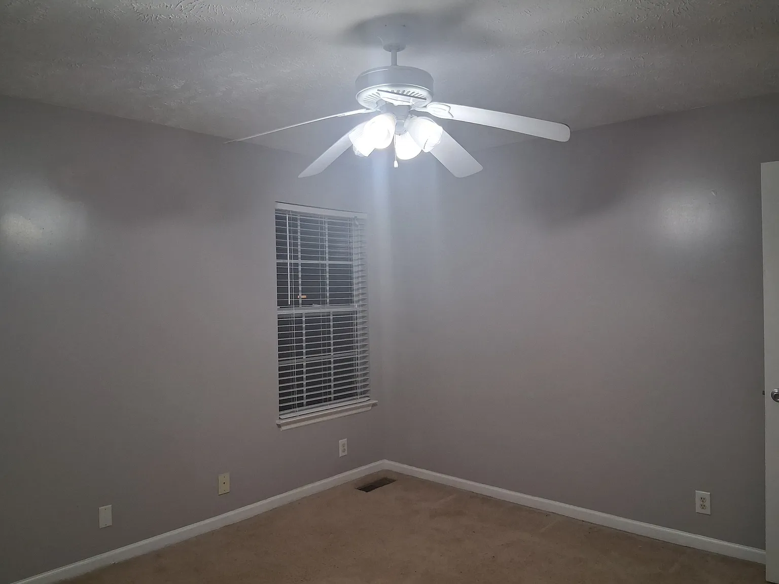 3 bed, 1824 sqft, $2,300 — Photo 4