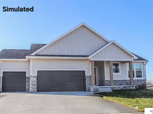 827 N 106th St, Lincoln, NE 68527