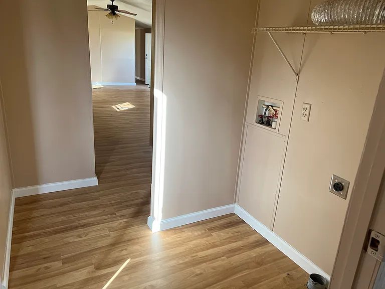 11623 Adel Rd — Photo 9