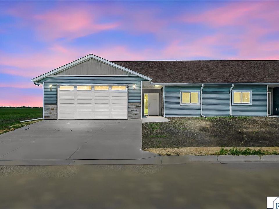 1st image of 212 4th Ave N