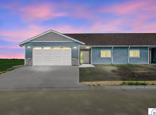 212 4th Ave N, Waldorf, MN 56091