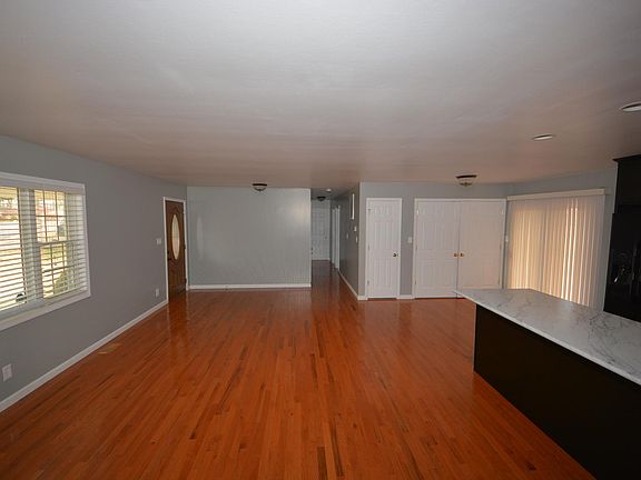 4th image of 468 Crestview Dr