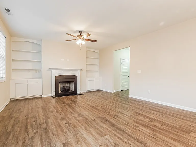 536 McCarthy Dr — Photo 4
