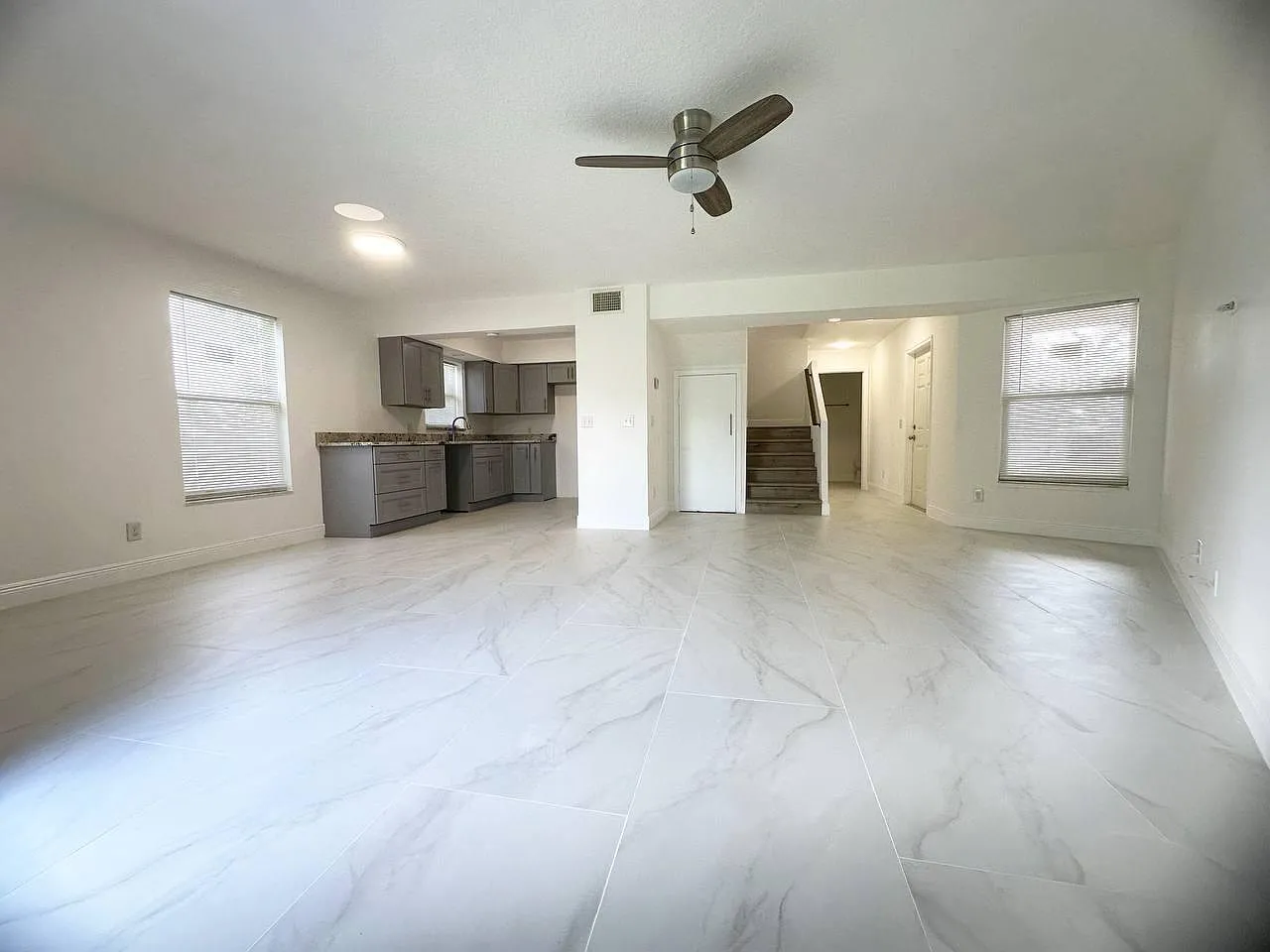 4 bed, 2.5 bath, 1583 sqft, $3,600 — Photo 3