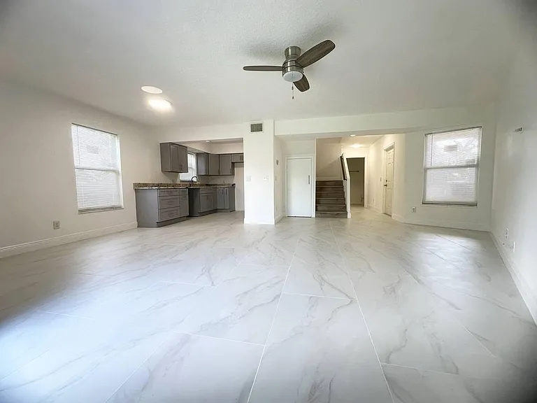 1033 Goldenrod Rd — Photo 3
