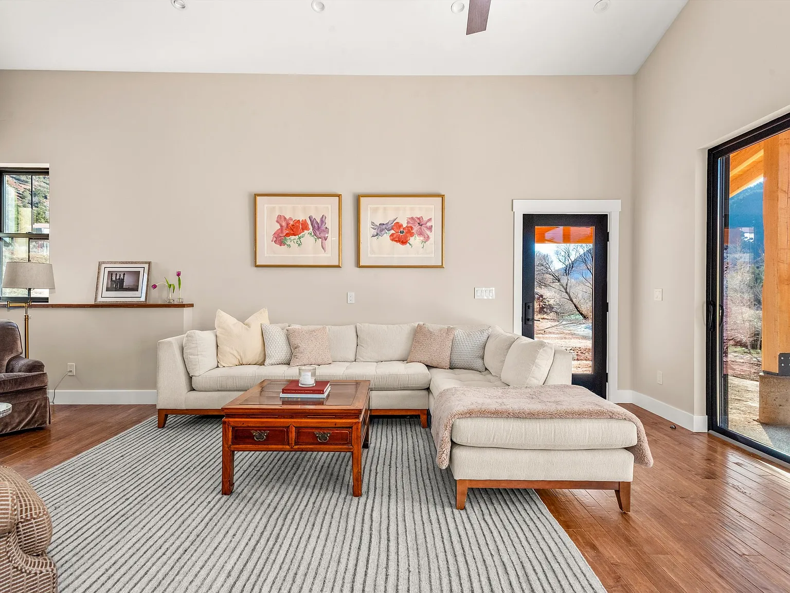 3 bed, 2.5 bath, 2400 sqft, $11,500 — Photo 2