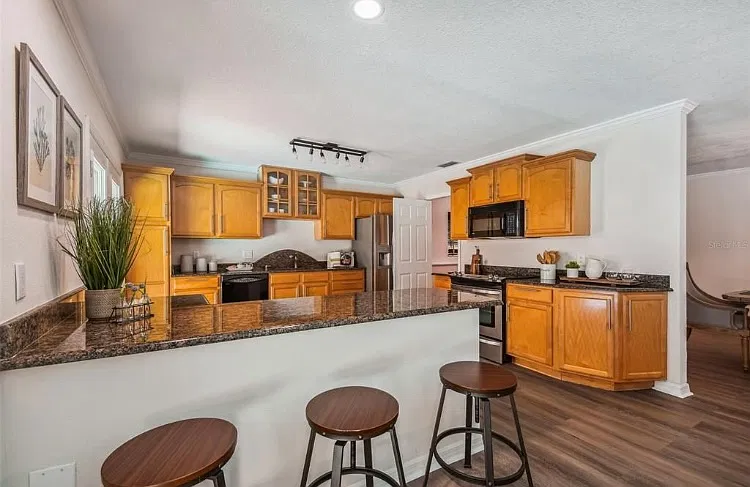 3 bed, 1996 sqft, $3,294 — Photo 3