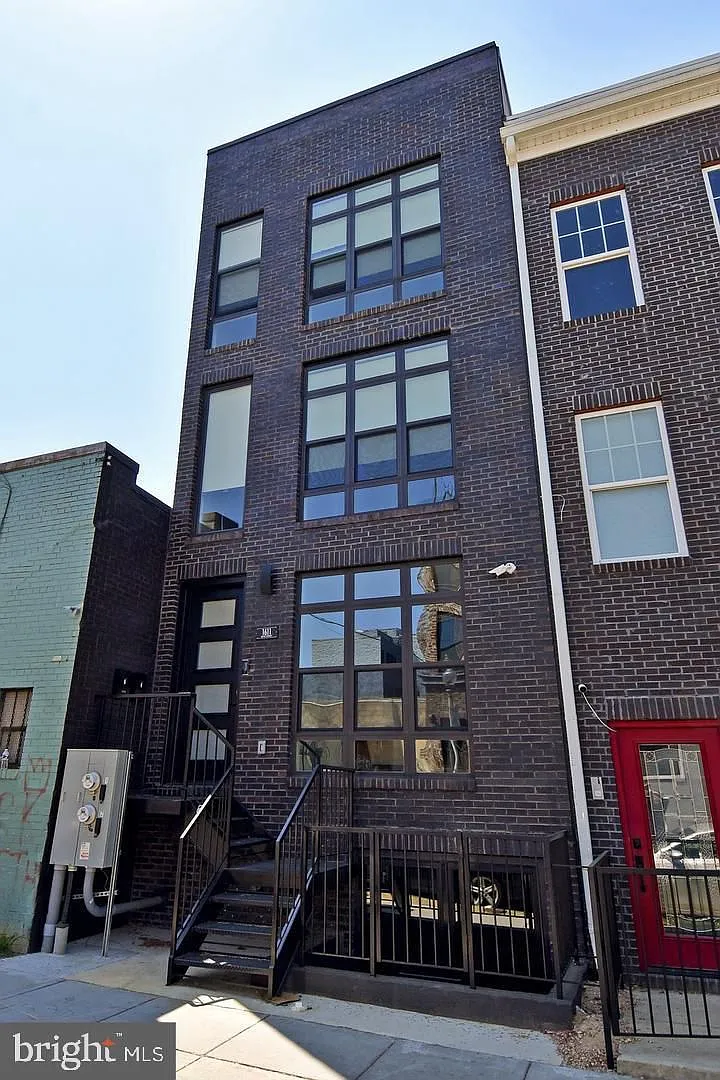 1611 Levis St NE #1 photo 1