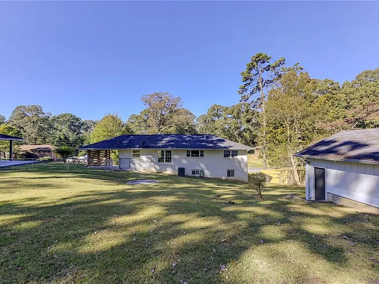2325 Elmwood Cir SE — Photo 35